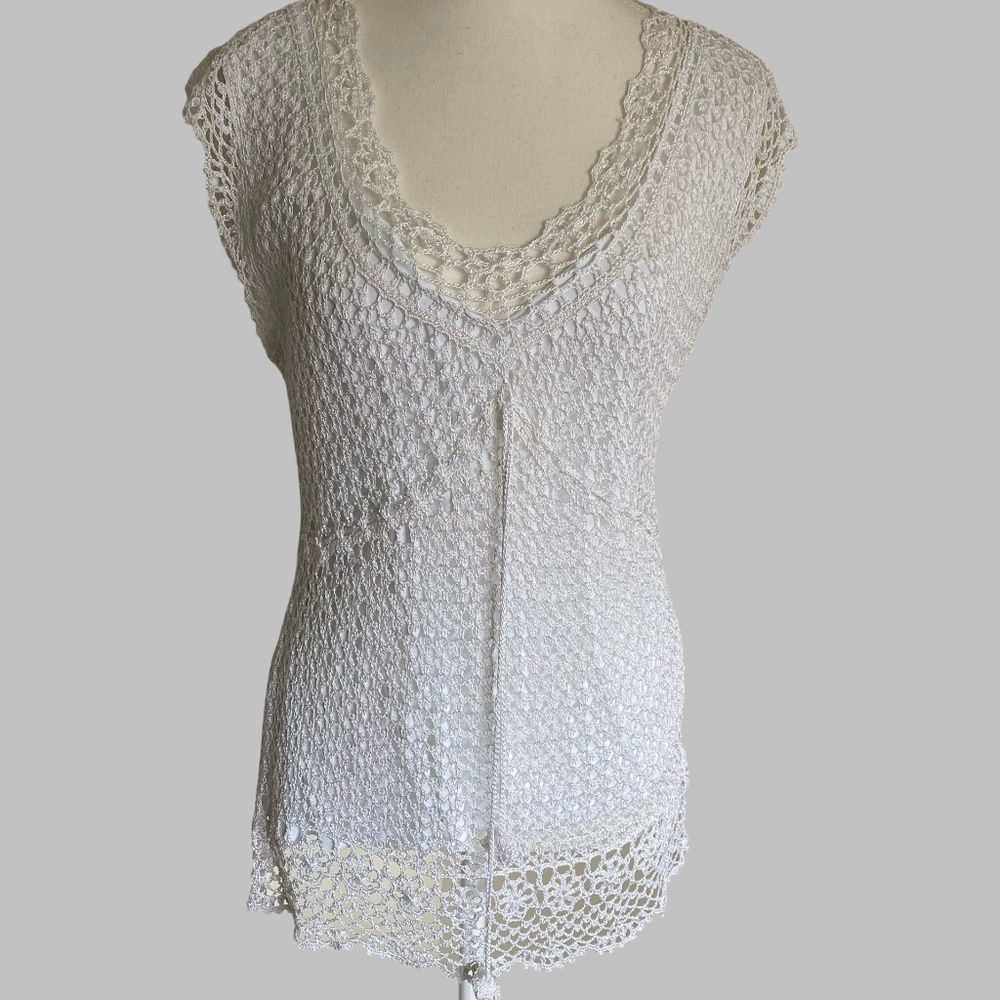 White Crochet Knit V-Neck Sleeveless Feminine Romantic Lined Top- Sz-M